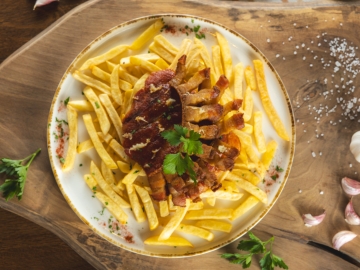 Cigány pecseny, hasábburgonya 180/200/60g